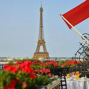 Plaza Athénée - Dorchester Collection Hotel Paris