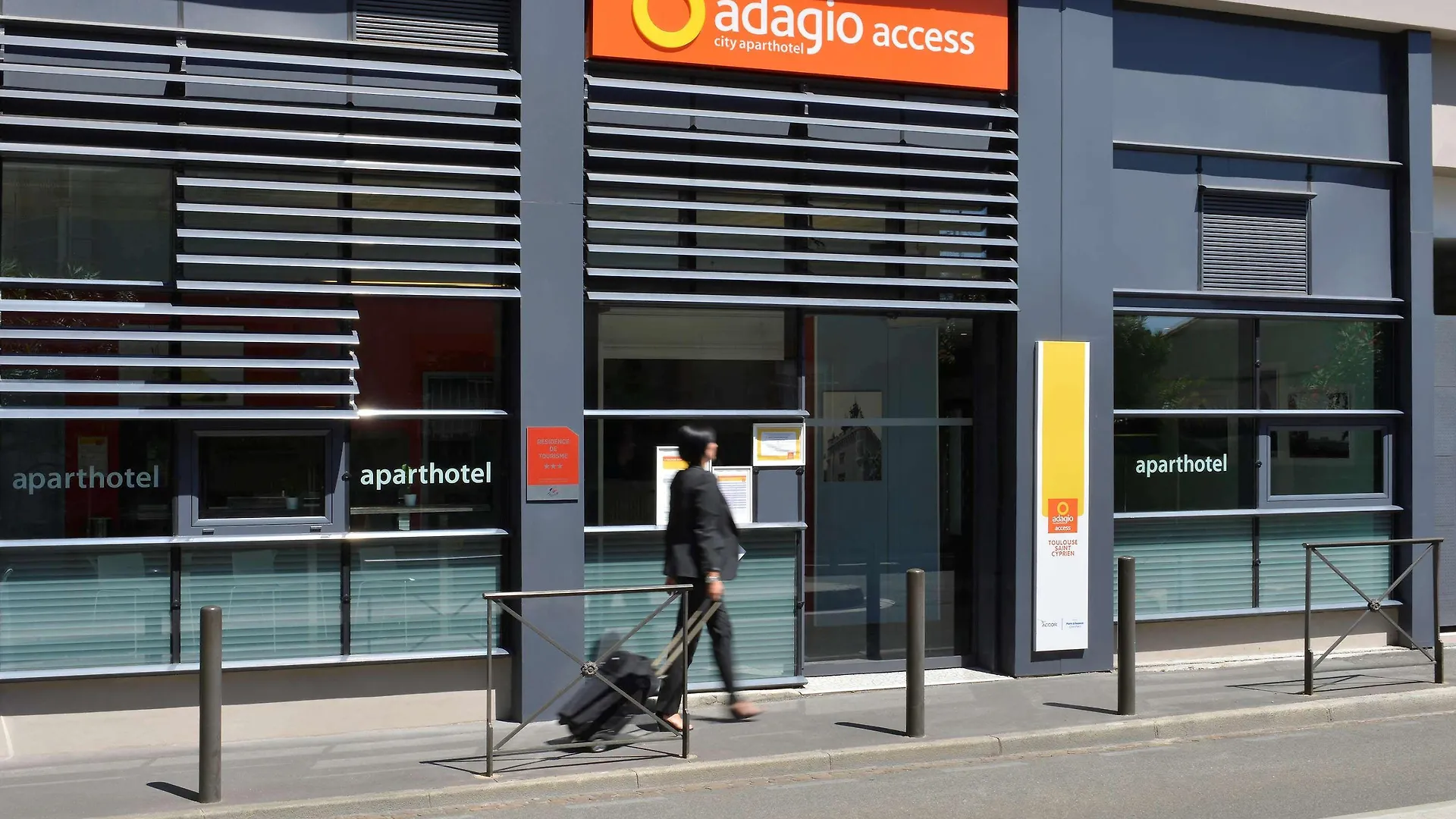 Aparthotel Adagio Access Toulouse St Cyprien 3*,